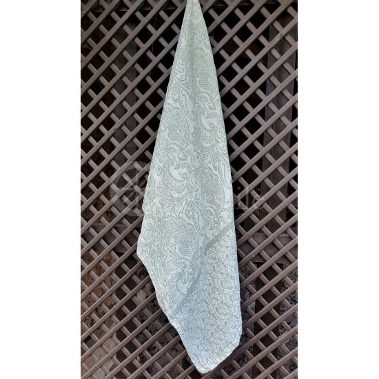 Half-linen bath towel with floral patterns